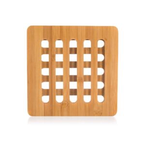 BANQUET Podložka dřevěná BRILLANTE Bamboo 16 x 16 x 1 cm Podložka dřevěná bambusová 16 x 16 x 1 cm Bamboo Brillante je praktická pro využití v kuchyni jako podložka pod teplé i studené pokrmy a nápoje při stolování. Podložka je vyrobena z bambusu.