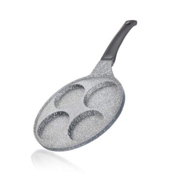 BANQUET Pánev na 4 lívance s nepřilnavým povrchem GRANITE Grey 26 cm BANQUET Pánev na 4 lívance s nepřilnavým povrchem GRANITE Grey 26 cm Litá hliníková pánev na lívance GRANITE Grey 26 cm s indukčním dnem a vnitřním nepřilnavým povrchem je vhodná na přípravu lívanců a vaječných omelet s minimální potřebou tuku. Pánev je vhodná na všechny typy sporáků včetně indukce. Pánev je velmi odolná a snadno se udržuje. Pánev je opatřena ergonomickou rukojetí se soft-touch povrchovou úpravou pro snadnou manipulaci a očkem pro zavěšení. Lívanečník můžeme použít na přípravu lívanců